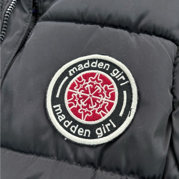 Madden Girl Black Puffer Vest size Medium like new - Picture 4 of 4